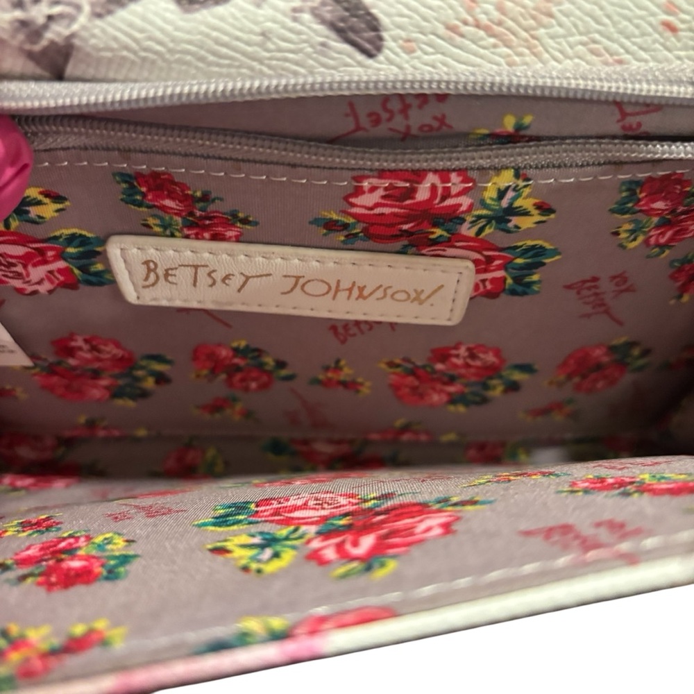 Betsey Johnson White/Gold Floral Small Crossbody Bag/Purse Adjustable Strap NWOT - Picture 6 of 7